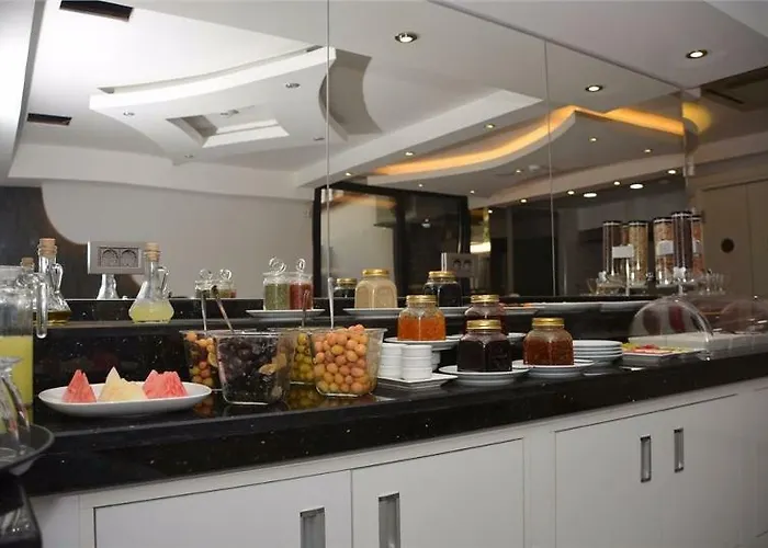 Best Smyrna Hotell 4*